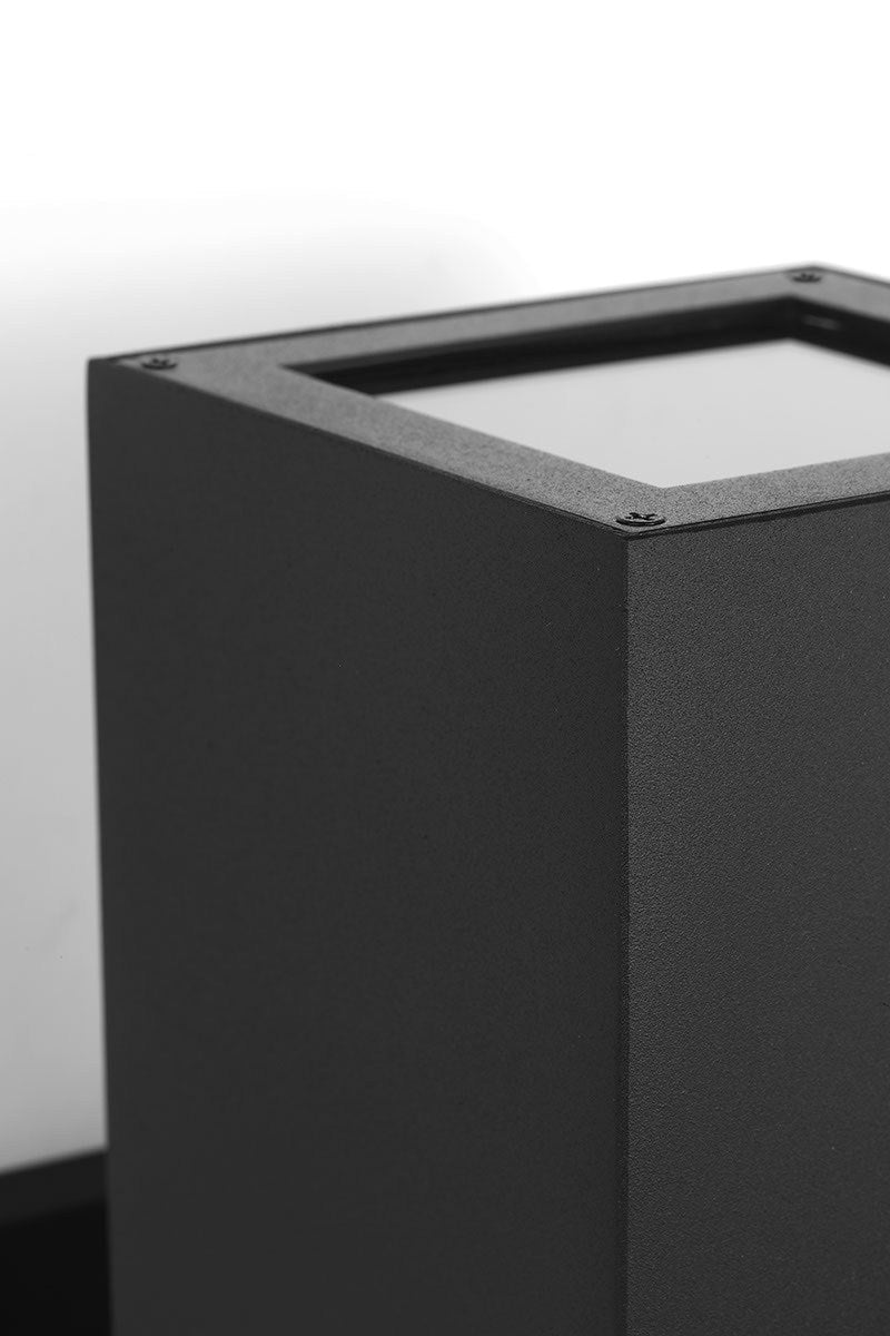 Lanterne murale extérieure Pohl - Textured Black 18.5 by Visual Comfort Studio | Luminaires & cie