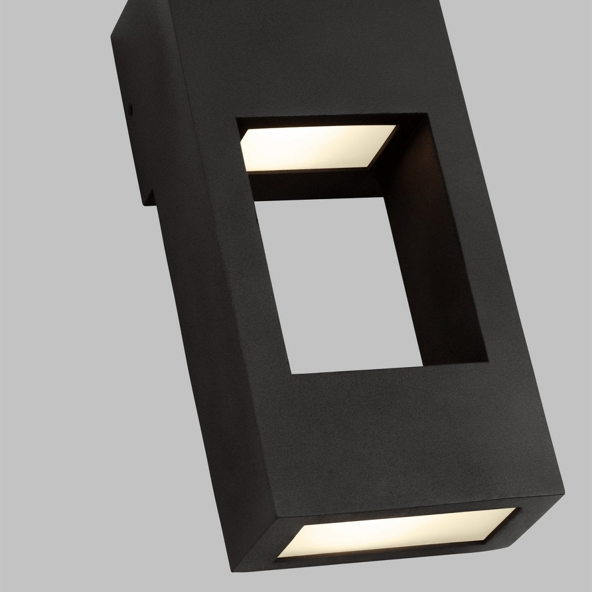 Lanterne murale extérieure Testa - Bronze antique 24" by Visual Comfort Studio | Luminaires & cie