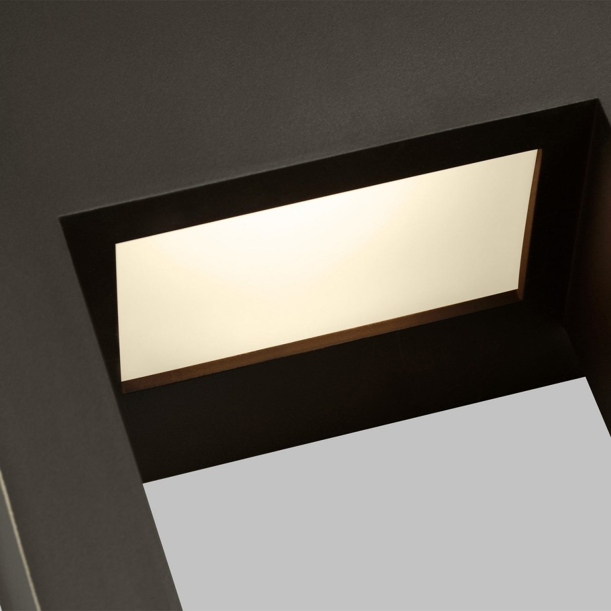 Lanterne murale extérieure Testa - Bronze antique 24" by Visual Comfort Studio | Luminaires & cie