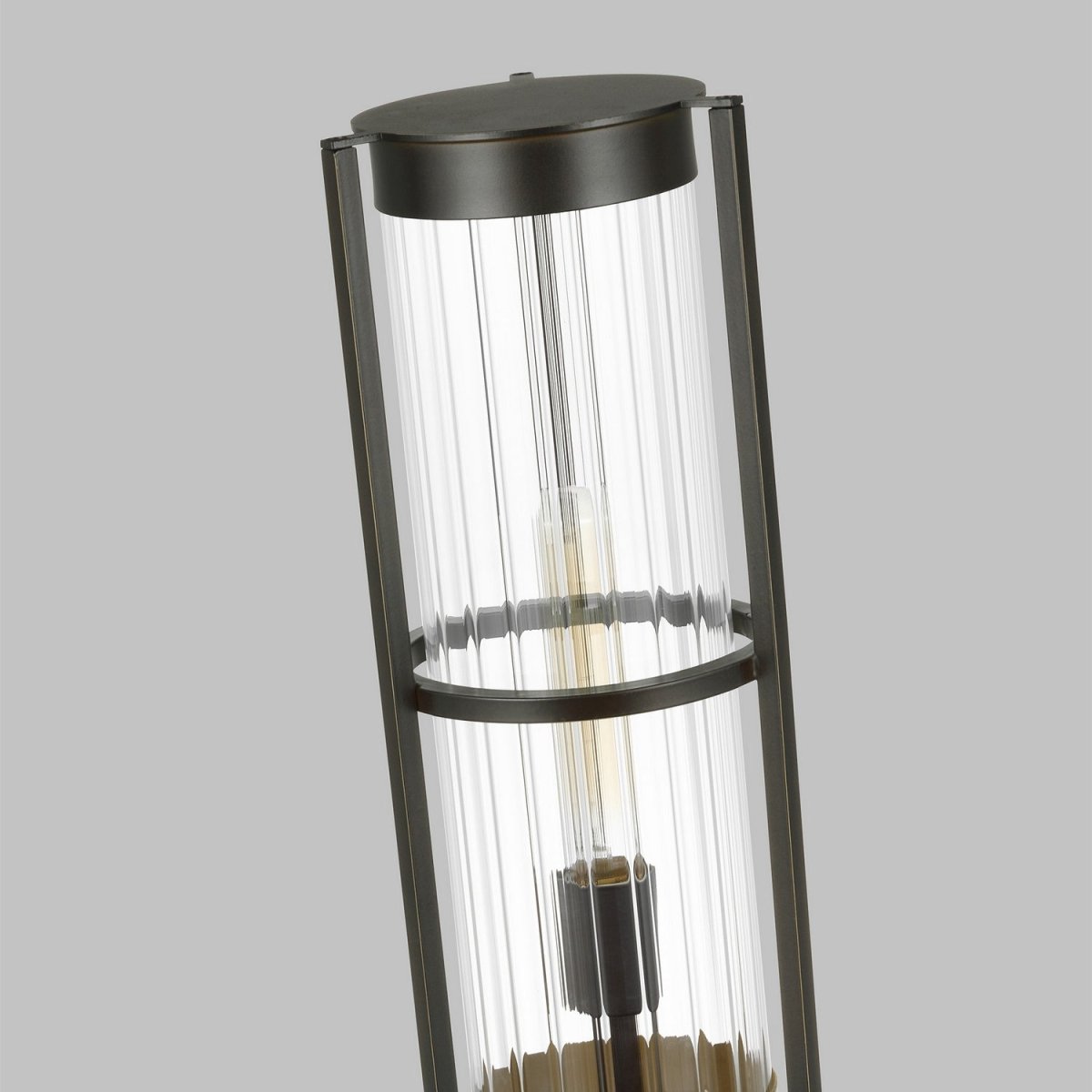 Lanterne sur poteau Alcona - Bronze antique by Visual Comfort Studio | Luminaires & cie