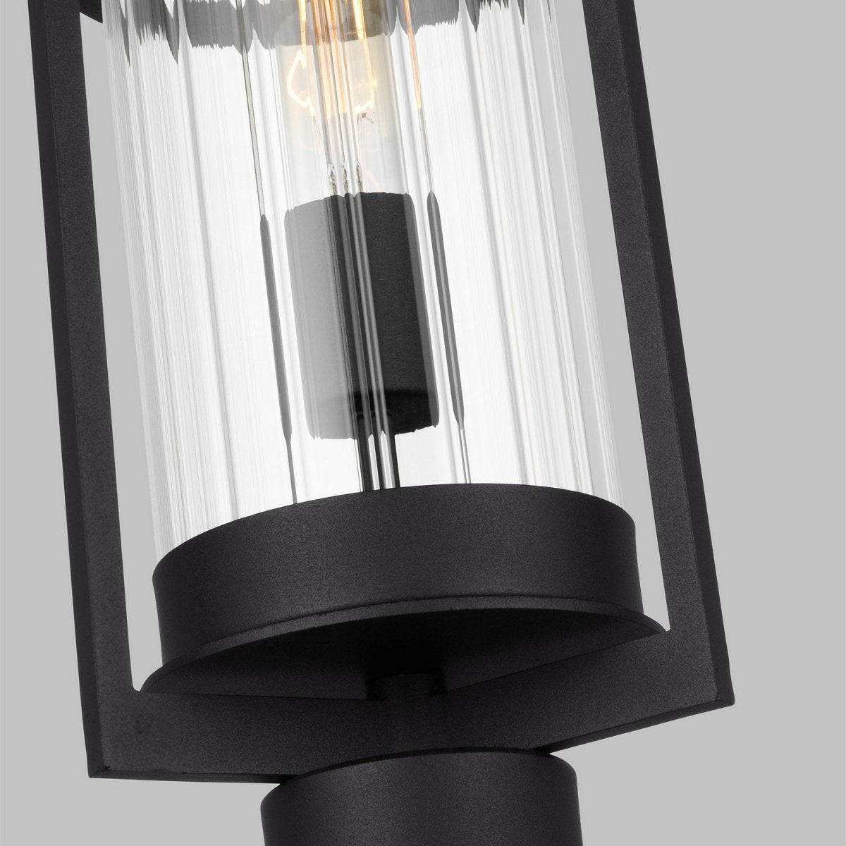 Lanterne sur poteau Alcona - Bronze antique by Visual Comfort Studio | Luminaires & cie