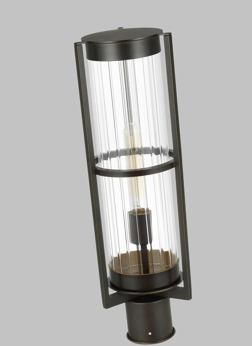Lanterne sur poteau Alcona - Bronze antique by Visual Comfort Studio | Luminaires & cie