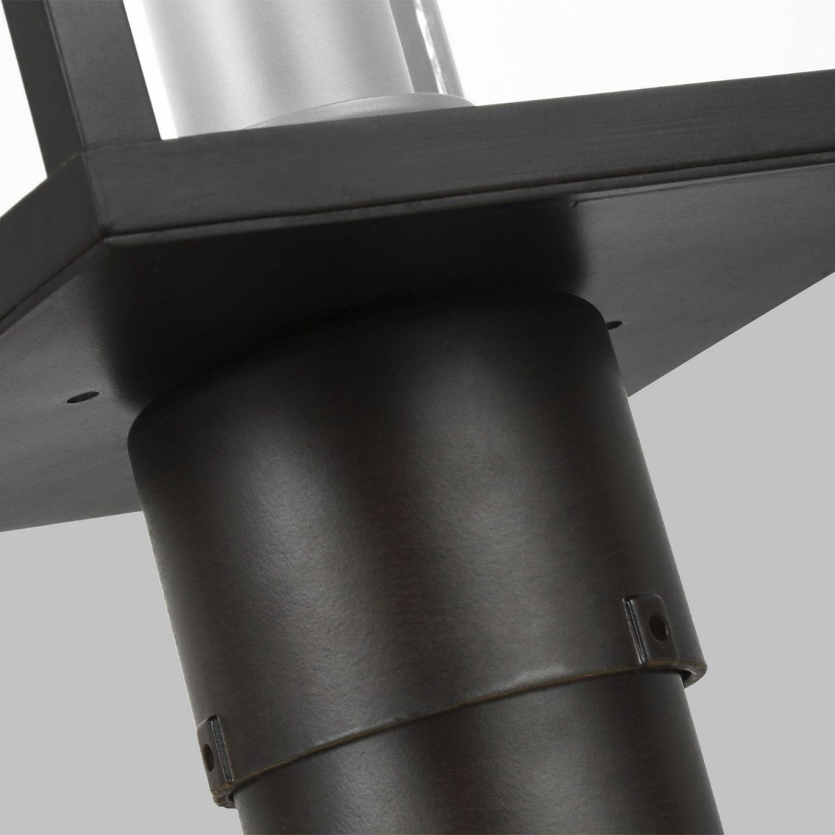 Lanterne sur poteau Freeport - 10" by Visual Comfort Studio | Luminaires & cie