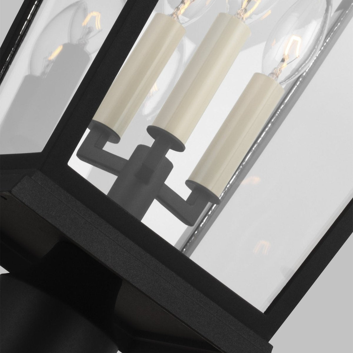 Lanterne sur poteau Warren - by Visual Comfort Studio | Luminaires & cie