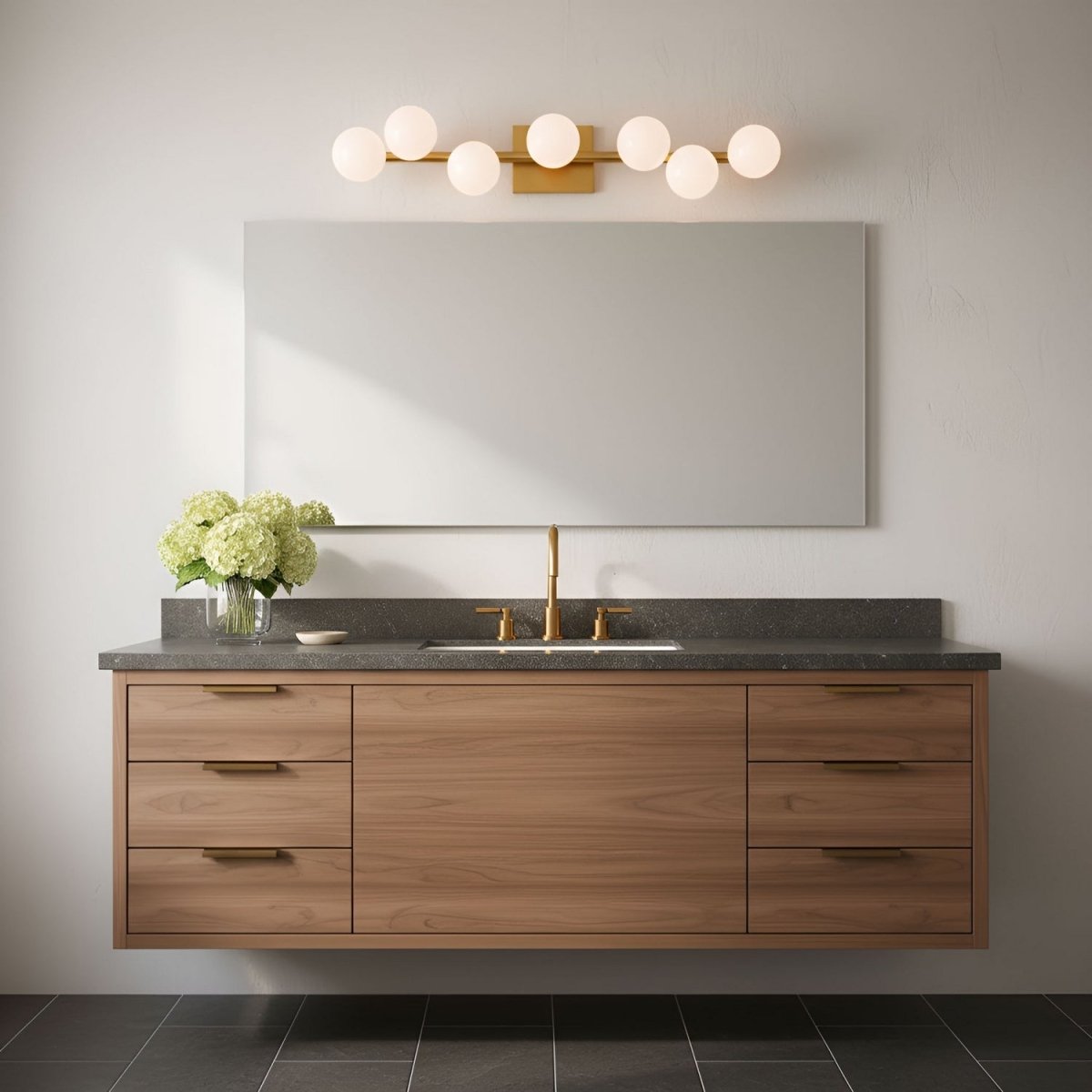 Luminaire de vanité Altair - Laiton bruni 32" by Visual Comfort Studio | Luminaires & cie