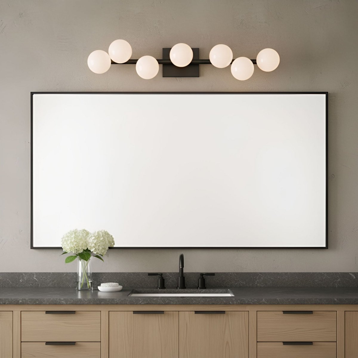 Luminaire de vanité Altair - Laiton bruni 32" by Visual Comfort Studio | Luminaires & cie