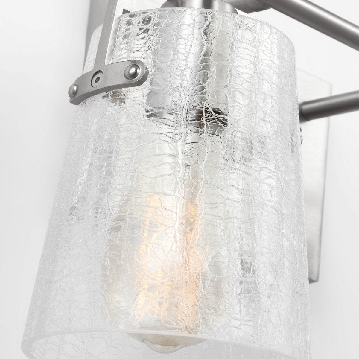 Luminaire de vanité Crofton - Laiton satiné Verre craquelé transparent 33 3/8" by Visual Comfort Studio | Luminaires & cie