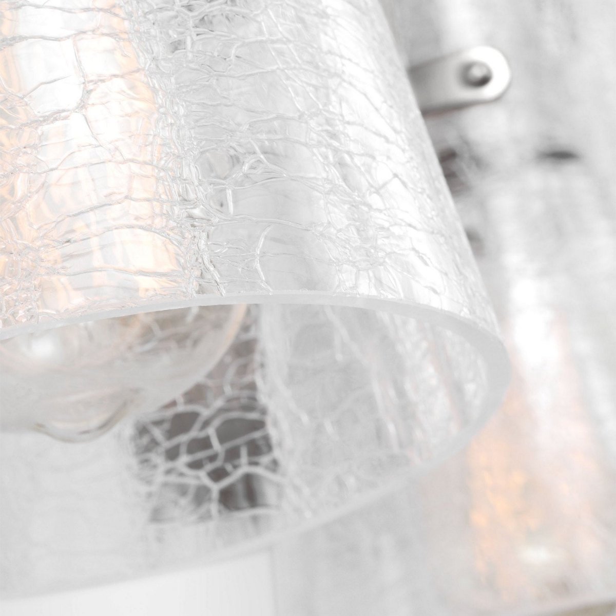 Luminaire de vanité Crofton - Laiton satiné Verre craquelé transparent 33 3/8" by Visual Comfort Studio | Luminaires & cie
