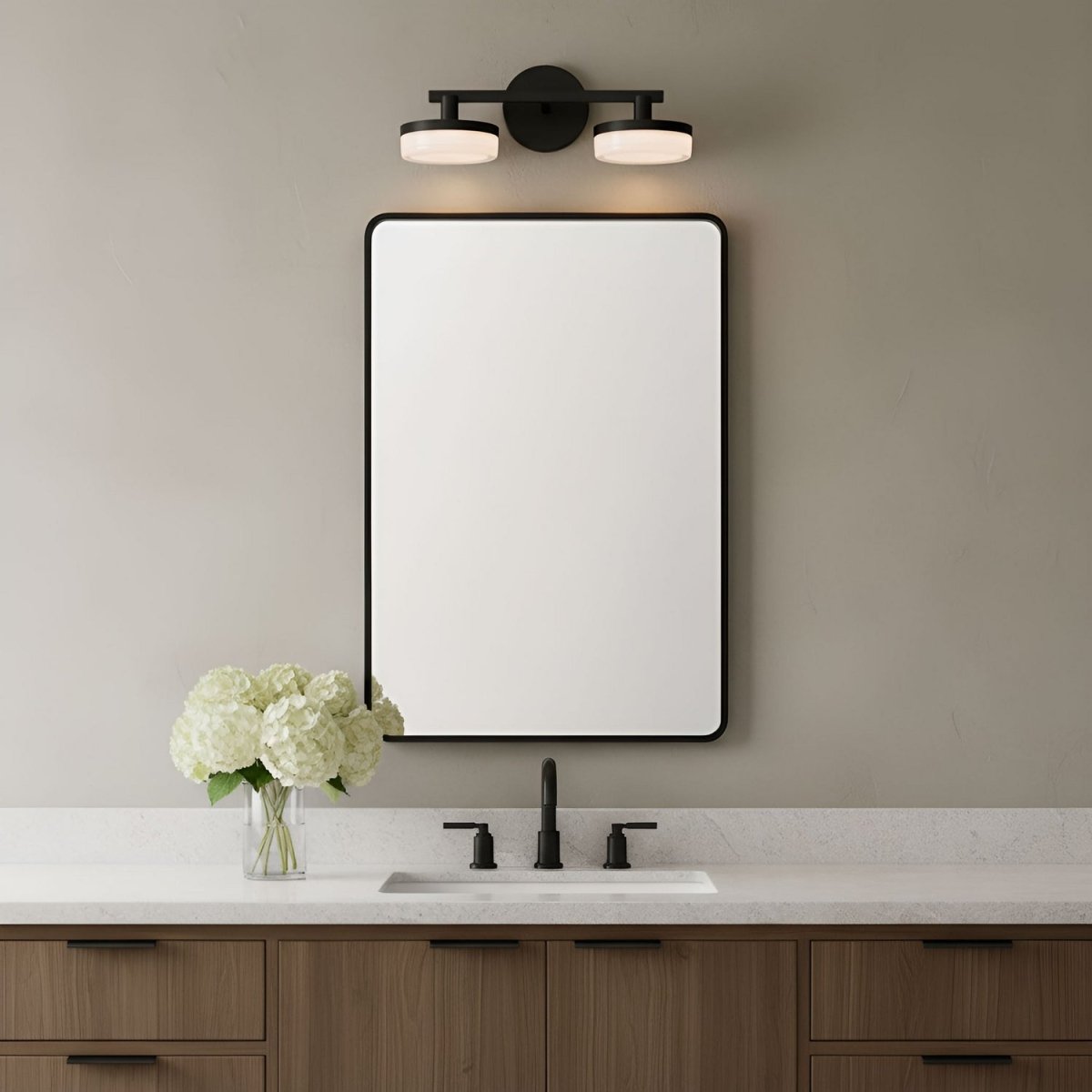 Luminaire de vanité Khan - Laiton bruni 24" by Visual Comfort Studio | Luminaires & cie