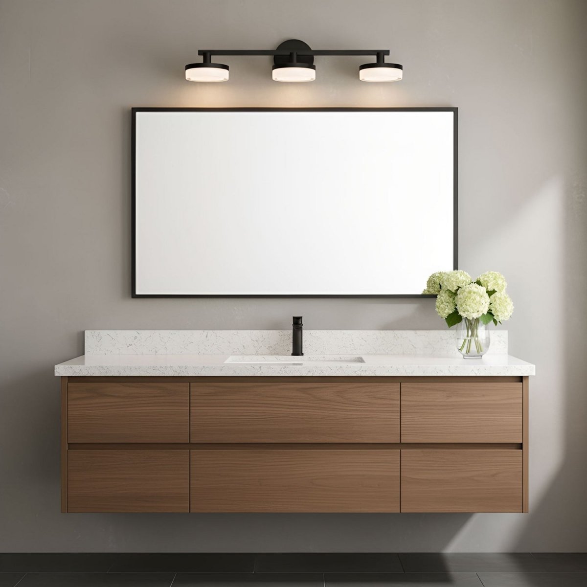 Luminaire de vanité Khan - Laiton bruni 24" by Visual Comfort Studio | Luminaires & cie