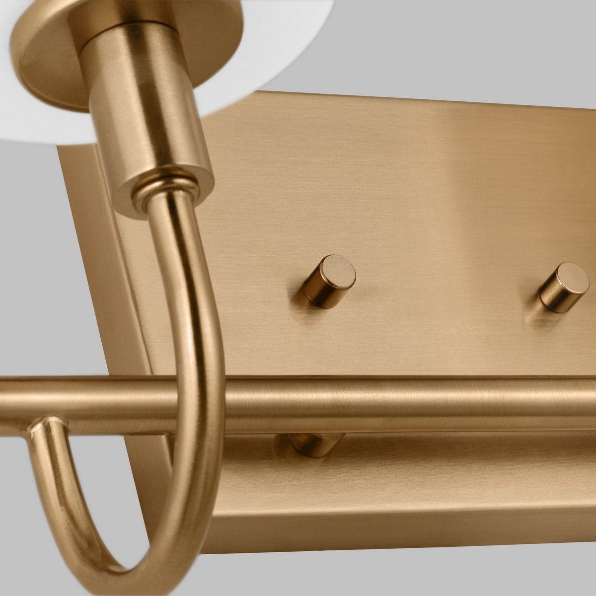 Luminaire de vanité Oak Moore - Nickel brossé 33 7/8" by Visual Comfort Studio | Luminaires & cie