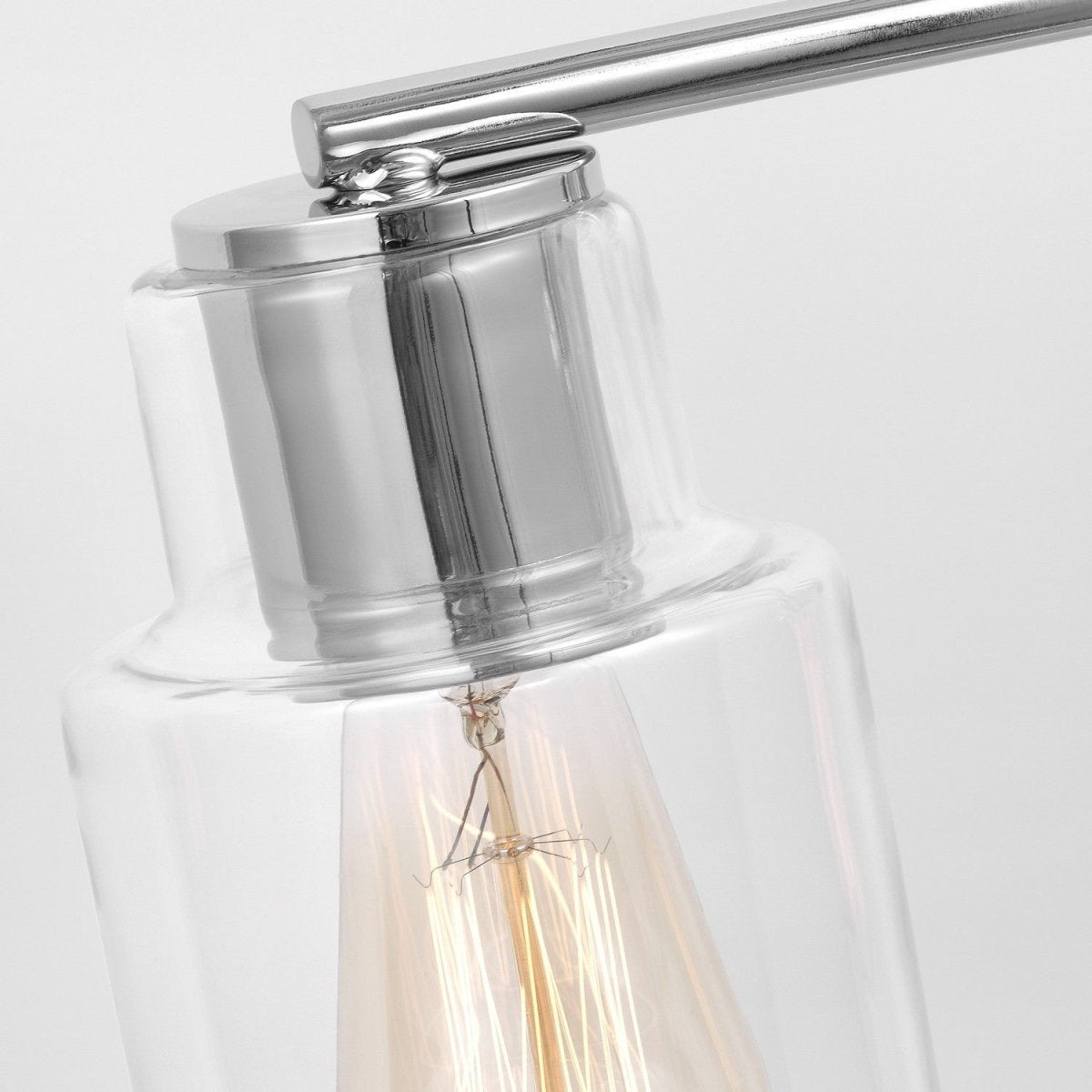 Luminaire de vanité Sayward - Laiton satiné 32 3/8" by Visual Comfort Studio | Luminaires & cie