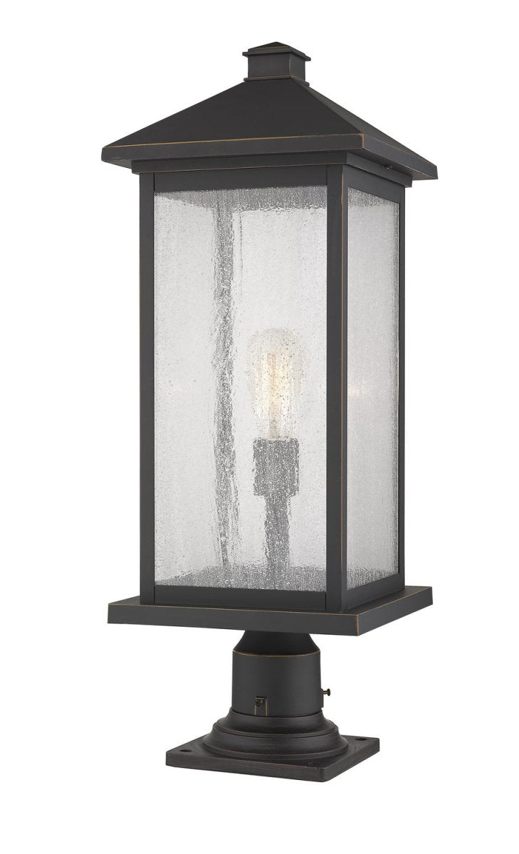 Luminaire extérieur sur socle Portland - Bronze huilé by Z-Lite | Luminaires & cie