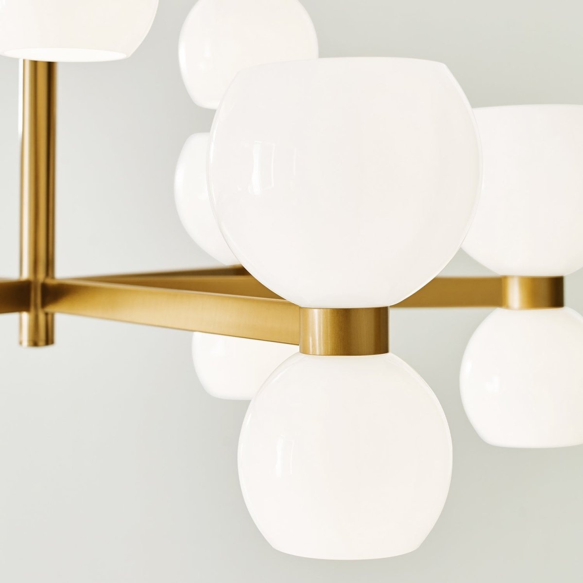 Lustre Londyn - Laiton bruni avec verre opalin blanc 12 by Visual Comfort Studio | Luminaires & cie