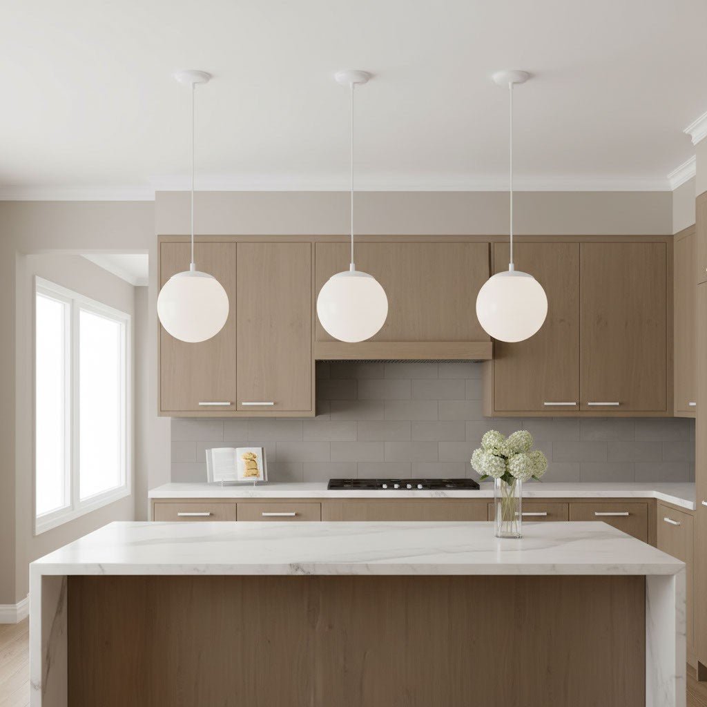 Mini-suspension Leo - Hanging Globe - Satin Brass Clear Seeded 14 by Visual Comfort Studio | Luminaires & cie