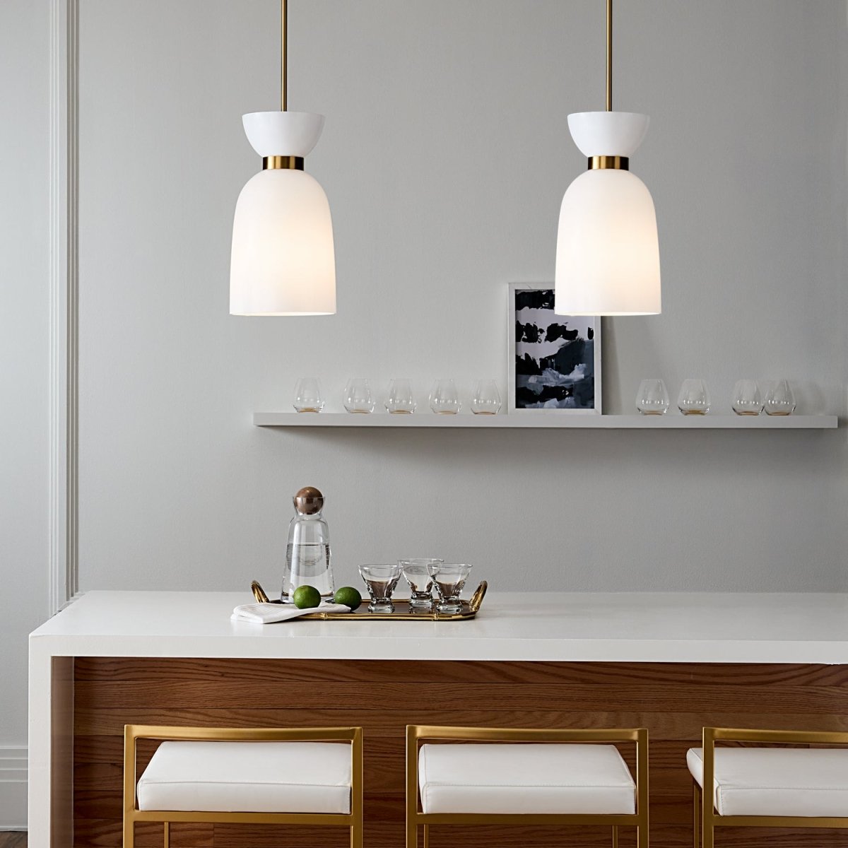 Mini-suspension Londyn - Laiton bruni avec verre opalin blanc by Visual Comfort Studio | Luminaires & cie