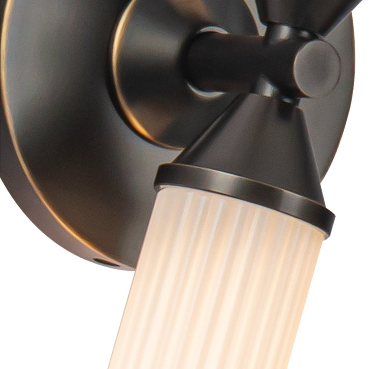 Murale Edwin - Bronze urbain / verre côtelé givré 17 5/8" by Alora Lighting | Luminaires & cie