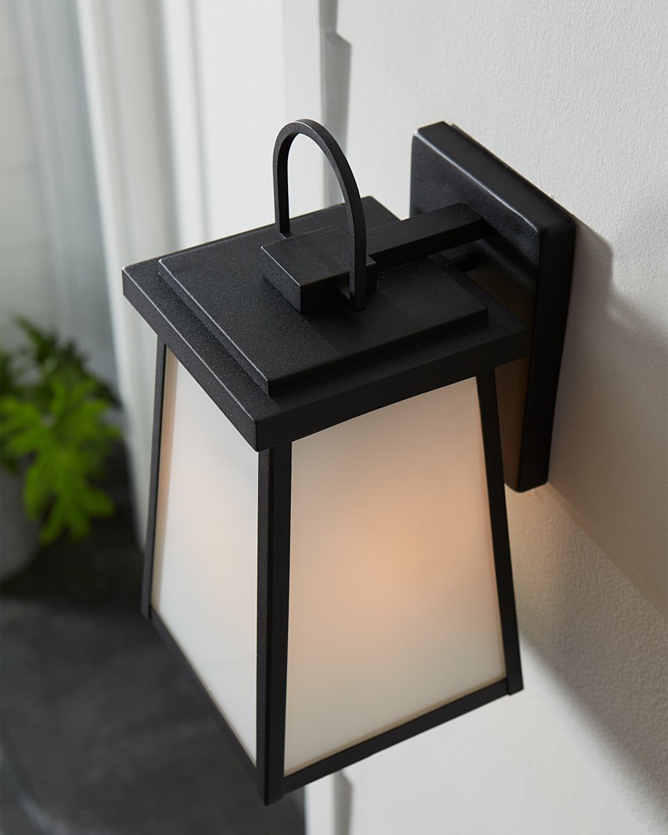 Murale extérieure Founders - Noir 7" Ampoules non - incluses by Visual Comfort Studio | Luminaires & cie
