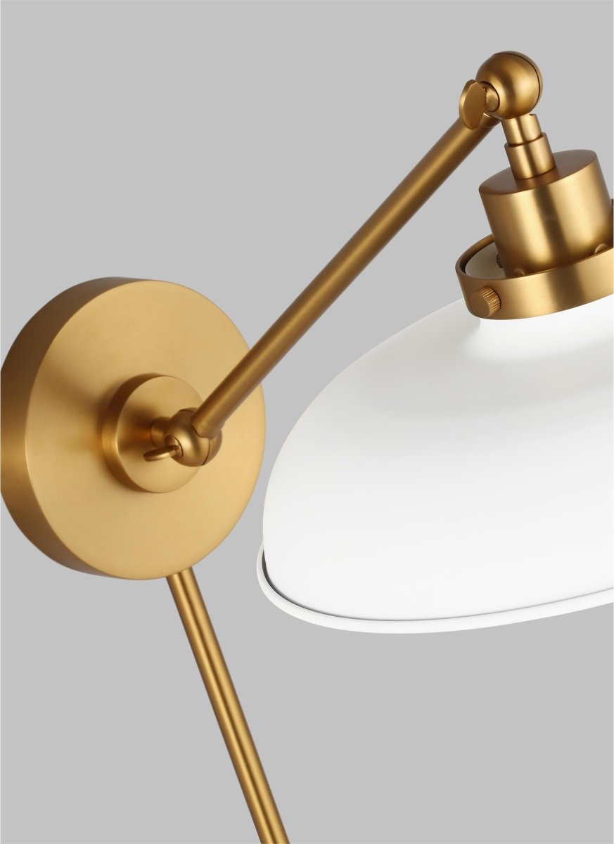 Murale wide à bras unique Wellfleet - Matte blanc et laiton brûlé Blanc mat by Visual Comfort Studio | Luminaires & cie