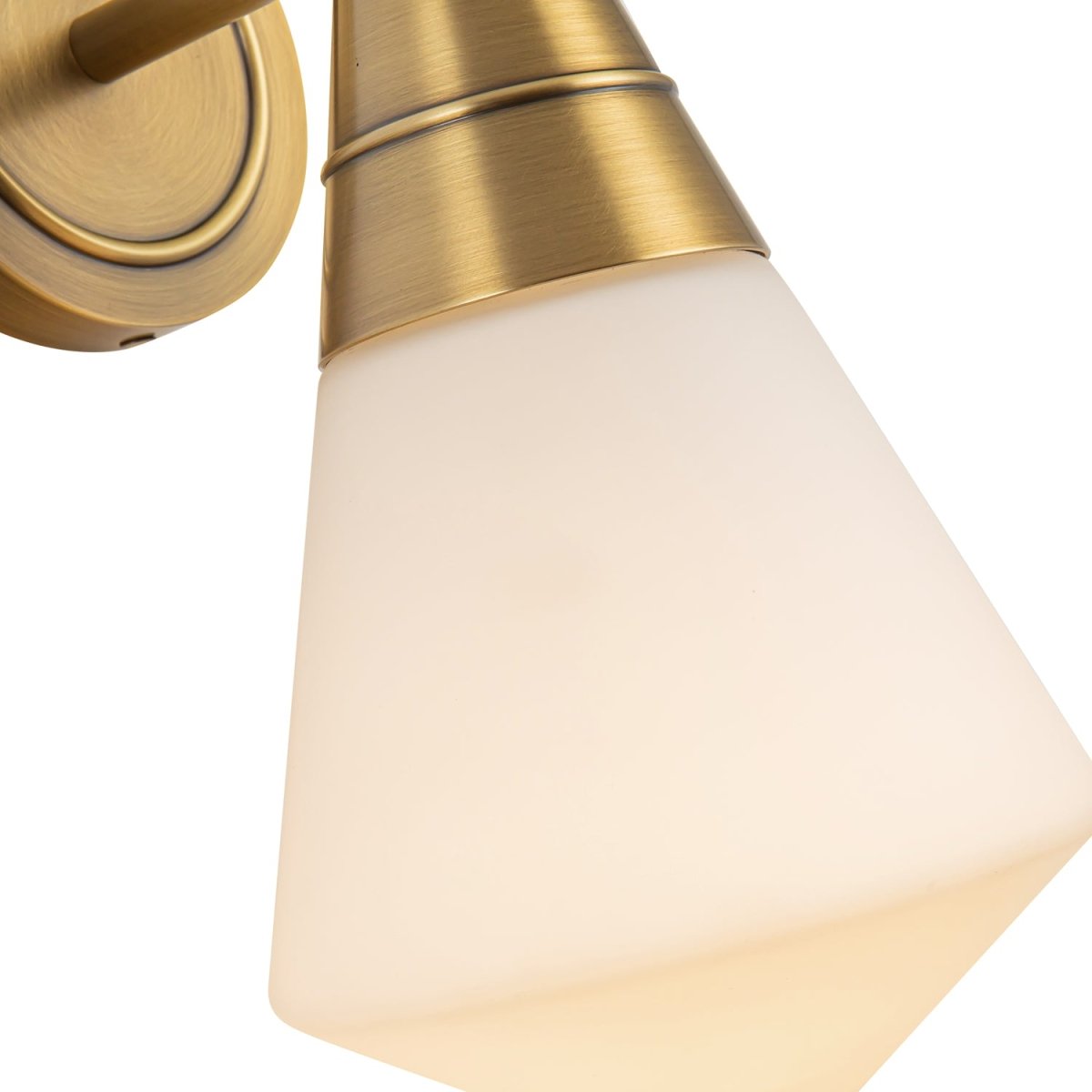 Murale Willard - Laiton vintage Verre opale mat by Alora Lighting | Luminaires & cie