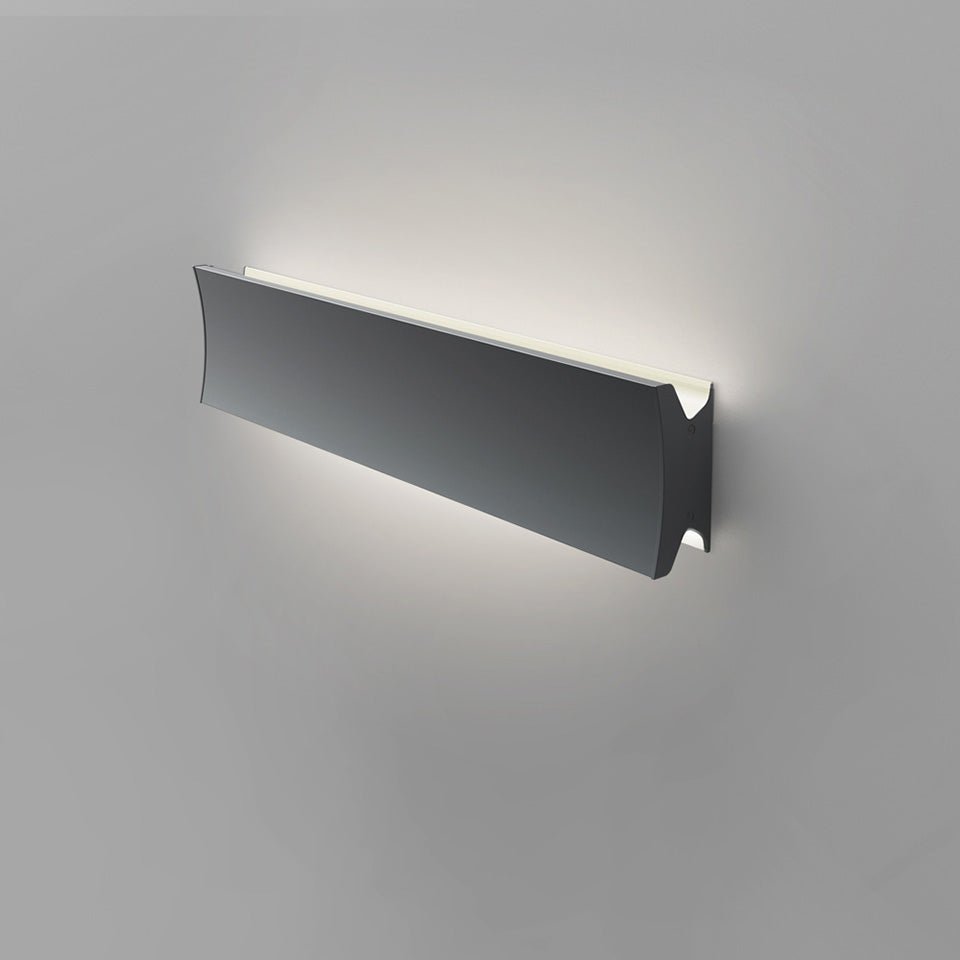 Murale/Plafonnier Lineacurve - Gris anthracite 24" Duo / 3500°K by Artemide | Luminaires & cie