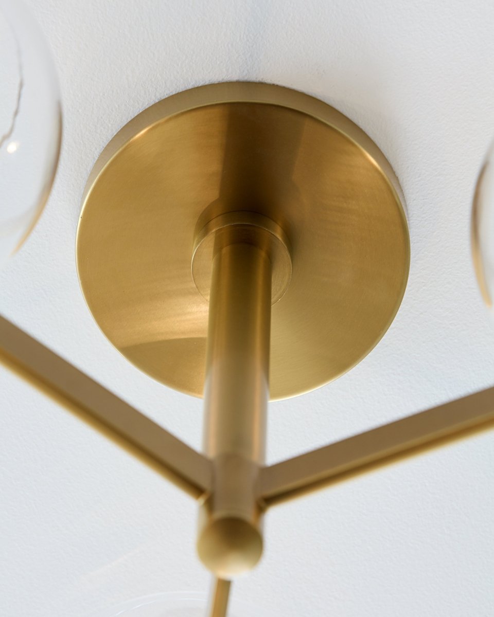 Plafonnier Londyn - Laiton brûlé avec verre blanc lait by Visual Comfort Studio | Luminaires & cie