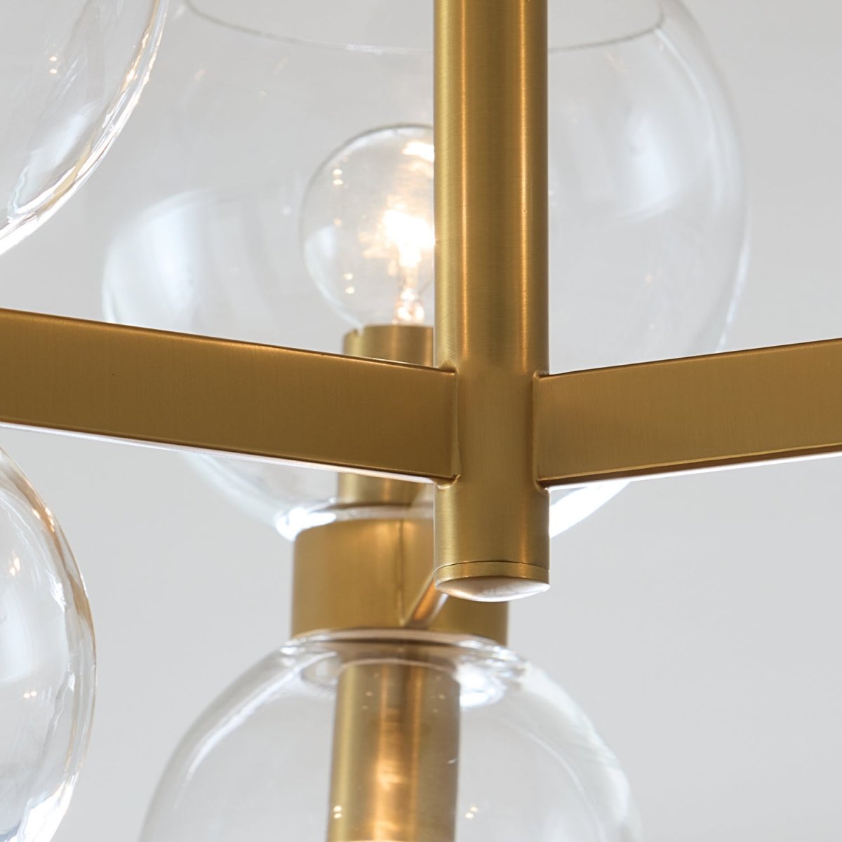 Semi-plafonnier Londyn - Laiton bruni avec verre opalin blanc by Visual Comfort Studio | Luminaires & cie