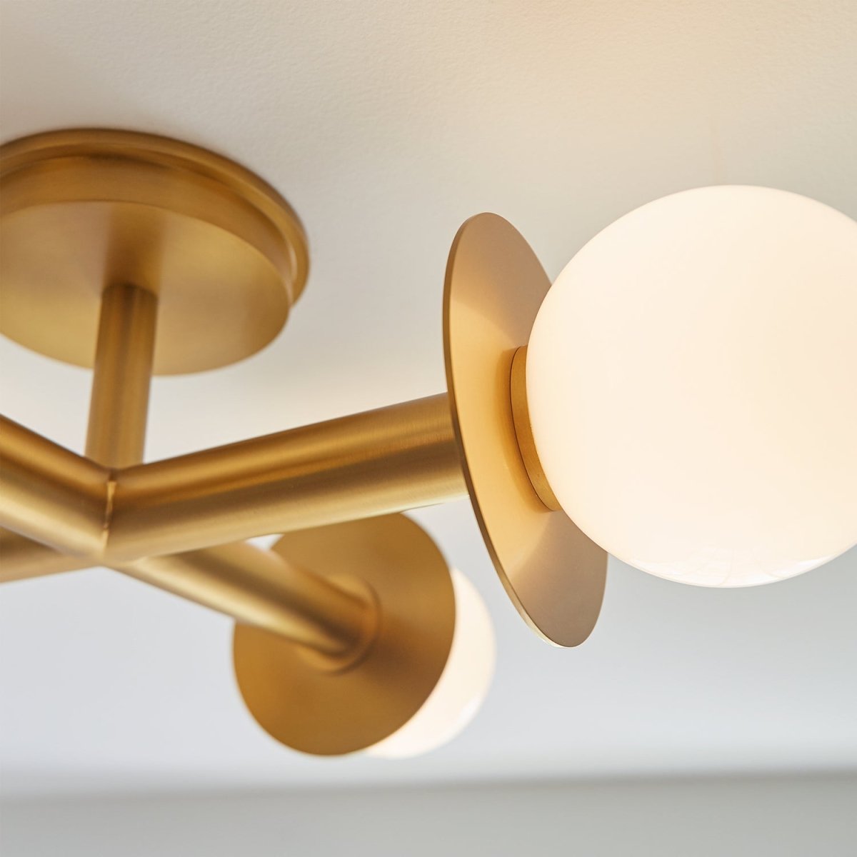 Semi-plafonnier Nodes - Blanc mat by Visual Comfort Studio | Luminaires & cie
