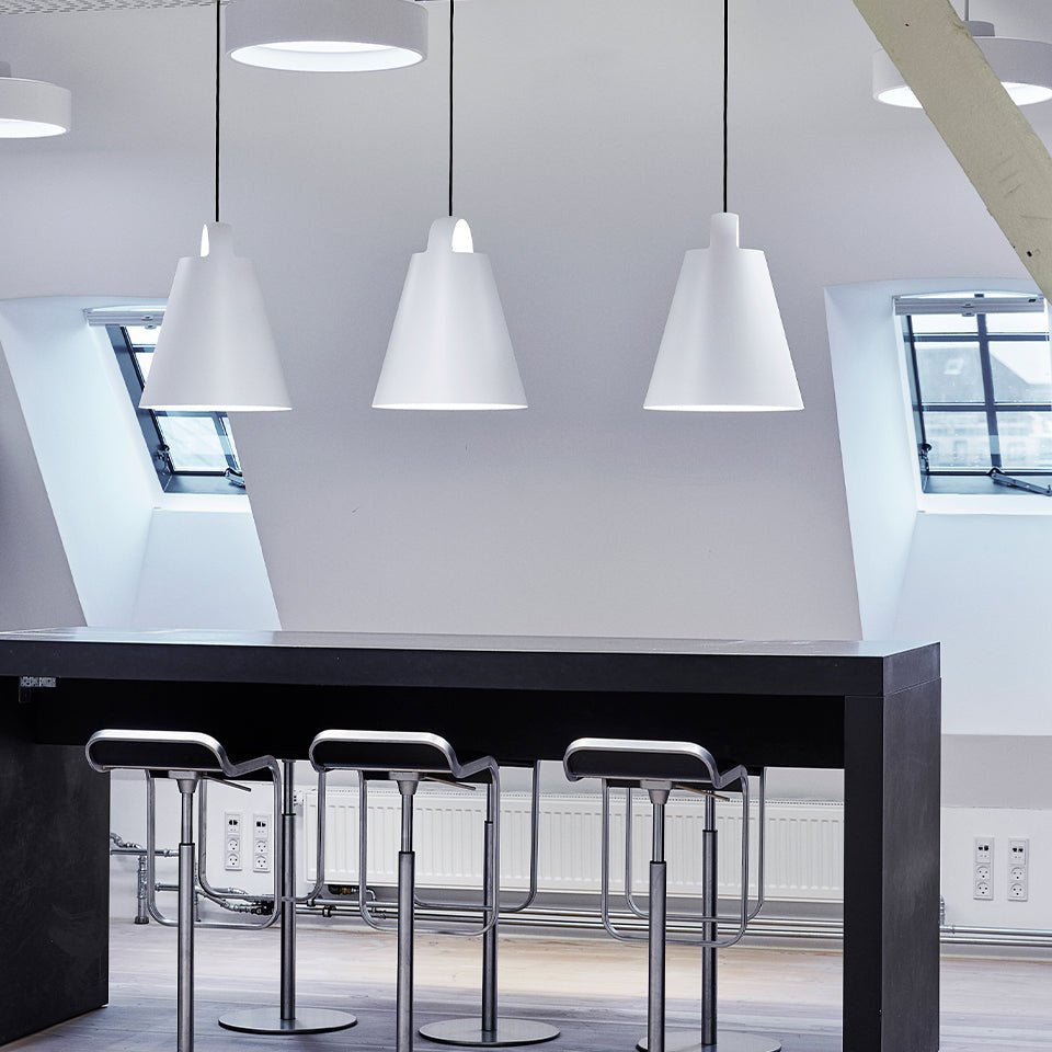 Suspension Above - Noir 6.9" 1x Medium E26 by Louis Poulsen | Luminaires & cie
