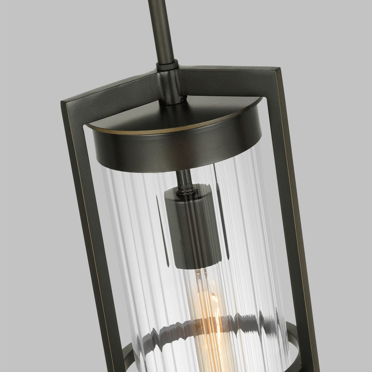 Suspension extérieure Alcona - Bronze antique by Visual Comfort Studio | Luminaires & cie