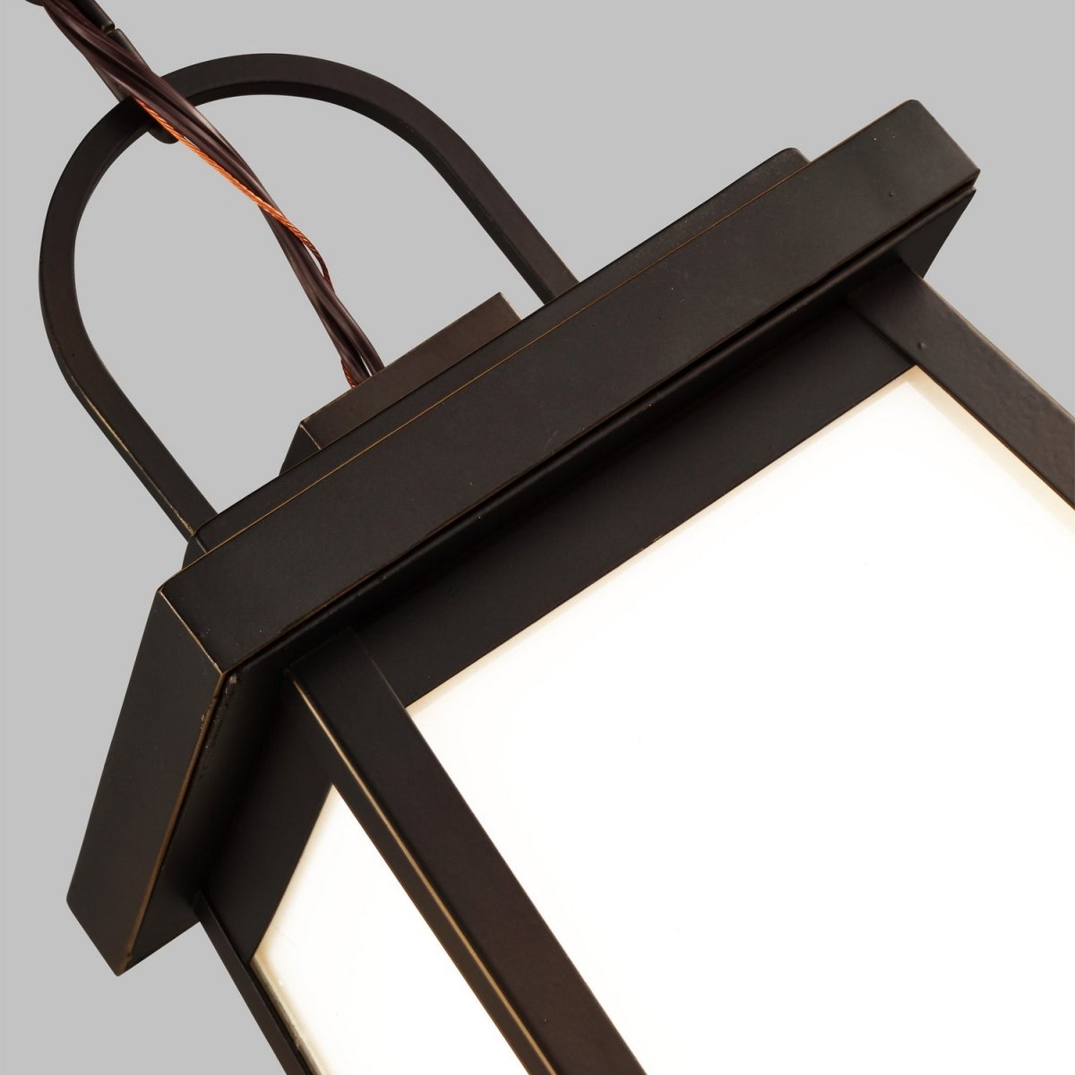 Suspension extérieure Founders - Bronze antique by Visual Comfort Studio | Luminaires & cie