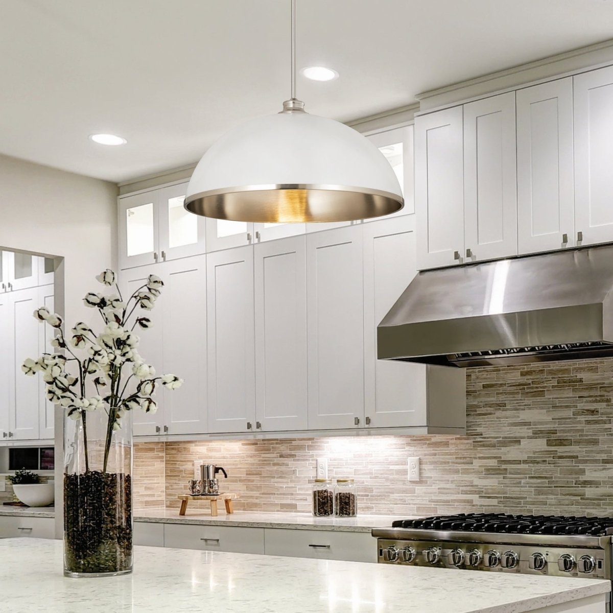 Suspension Landry - Blanc mat + Laiton bruni 20" by Z-Lite | Luminaires & cie