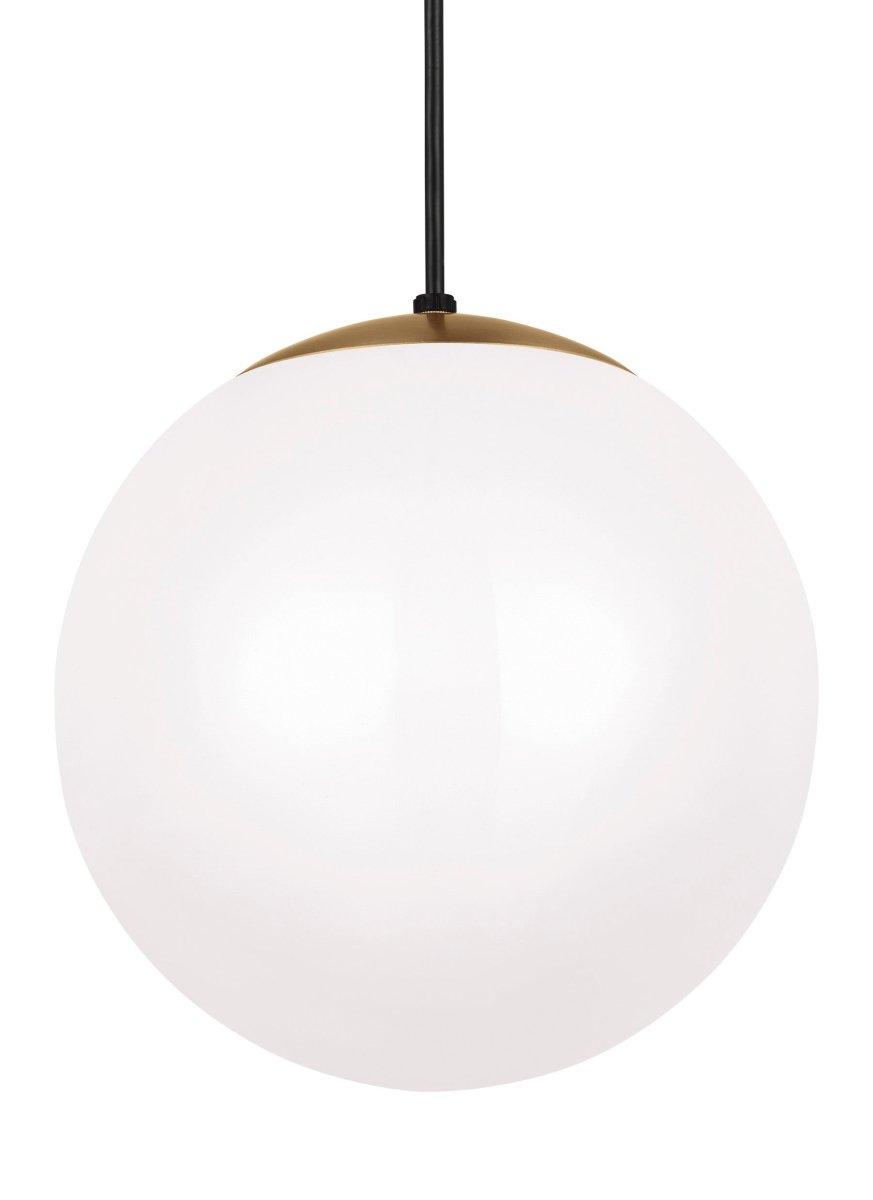 Suspension Leo - Hanging Globe L - Laiton satiné Ampoules DEL incluses by Visual Comfort Studio | Luminaires & cie