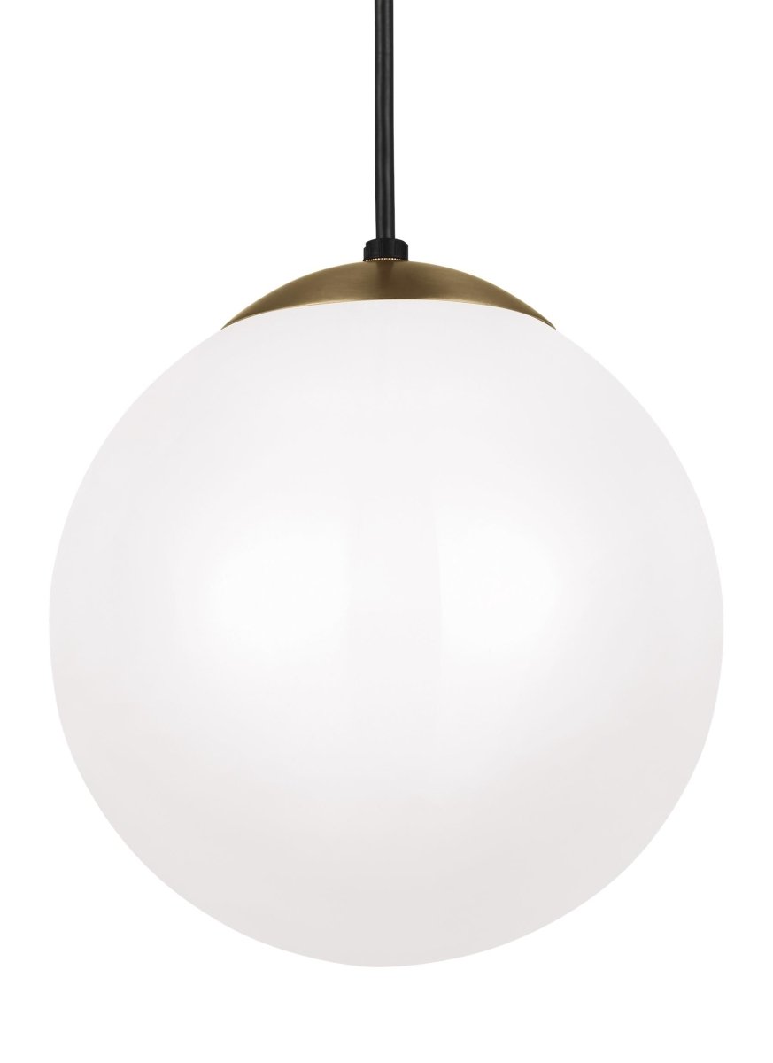 Suspension Leo - Hanging Globe M - Laiton satiné Ampoules non - incluses by Visual Comfort Studio | Luminaires & cie