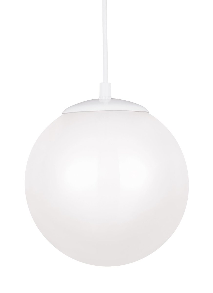 Suspension Leo - Hanging Globe M - Blanc Module DEL intégré by Visual Comfort Studio | Luminaires & cie