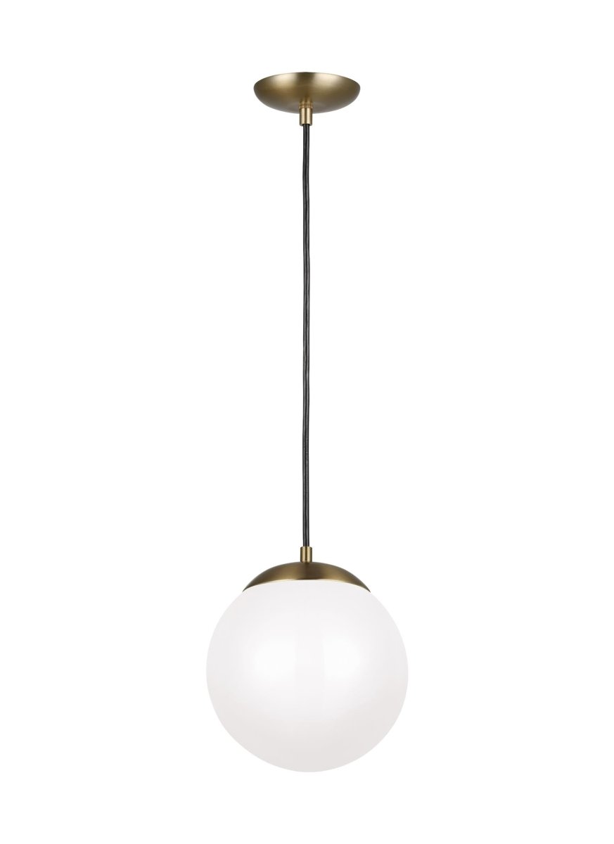 Suspension Leo - Hanging Globe M - Laiton satiné Module DEL intégré by Visual Comfort Studio | Luminaires & cie