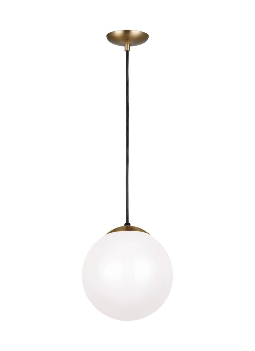 Suspension Leo - Hanging Globe M - Laiton satiné Ampoules DEL incluses by Visual Comfort Studio | Luminaires & cie