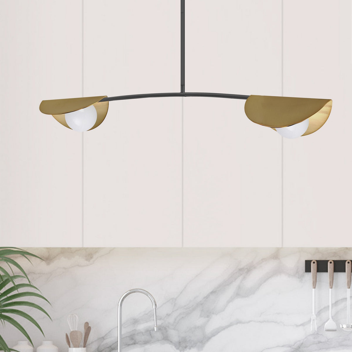 Suspension linéaire Emma Noir mat et Laiton vieilli, 34" – vue 2