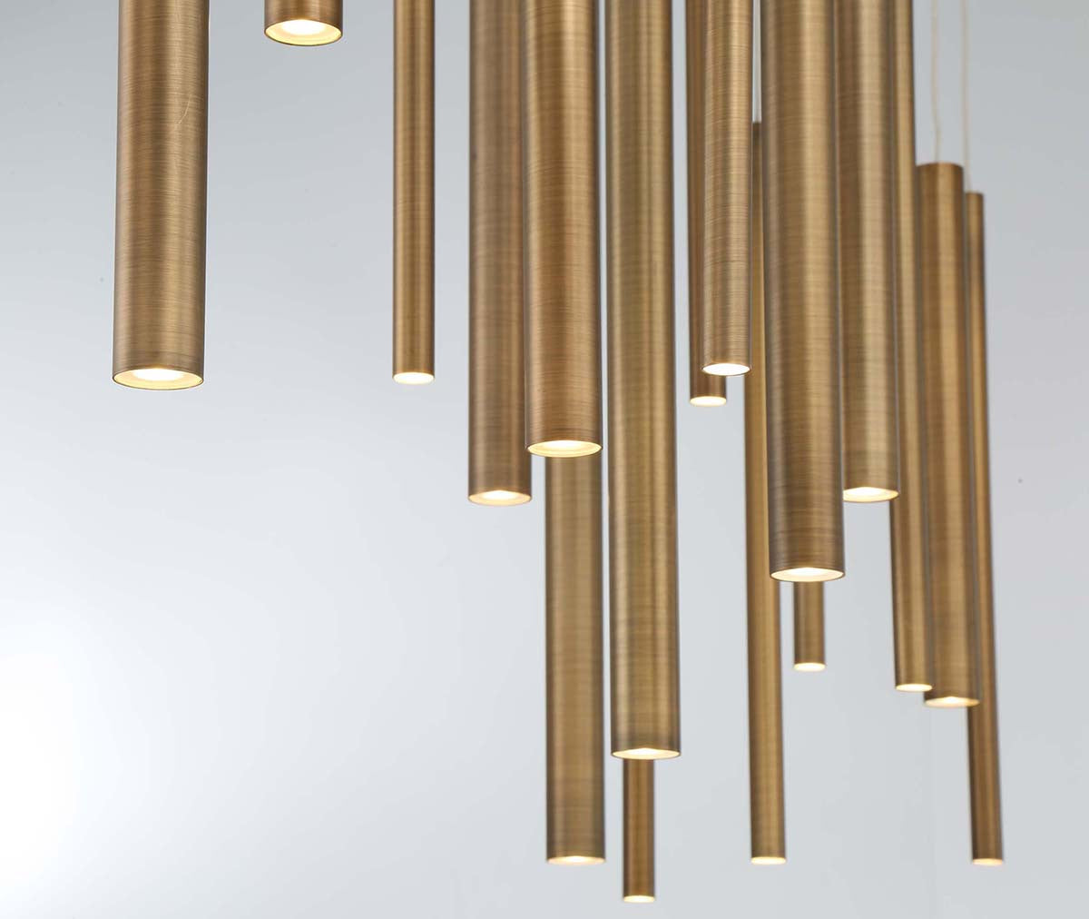 Suspension linéaire multiple Santana Laiton brossé, nombre ampoules 18 – vue 4