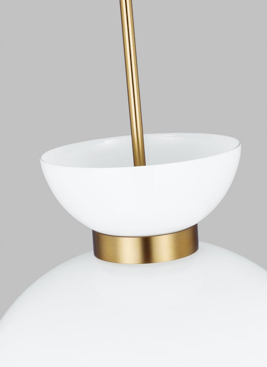 Suspension Londyn - Laiton bruni avec verre opalin blanc by Visual Comfort Studio | Luminaires & cie