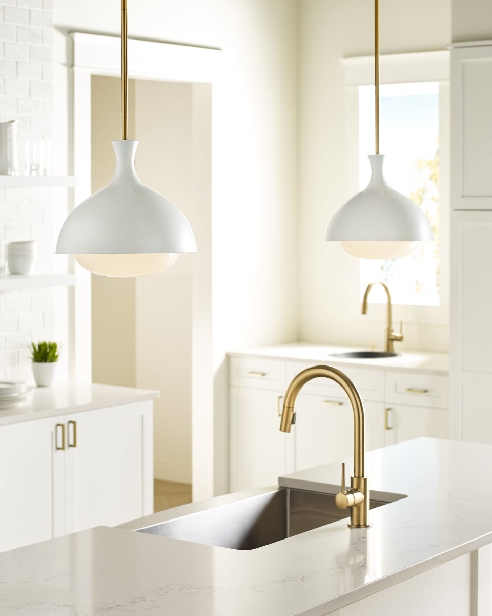 Suspension Lucerne - Matte blanc et laiton brûlé 9" by Visual Comfort Studio | Luminaires & cie