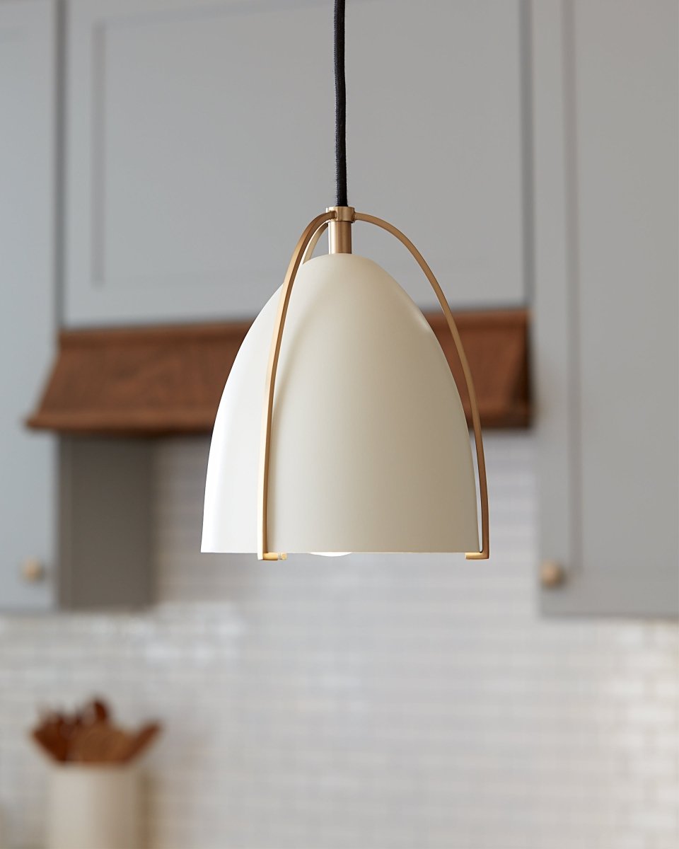 Suspension Norman S - Laiton satiné Blanc mat Ampoules non incluses by Visual Comfort Studio | Luminaires & cie