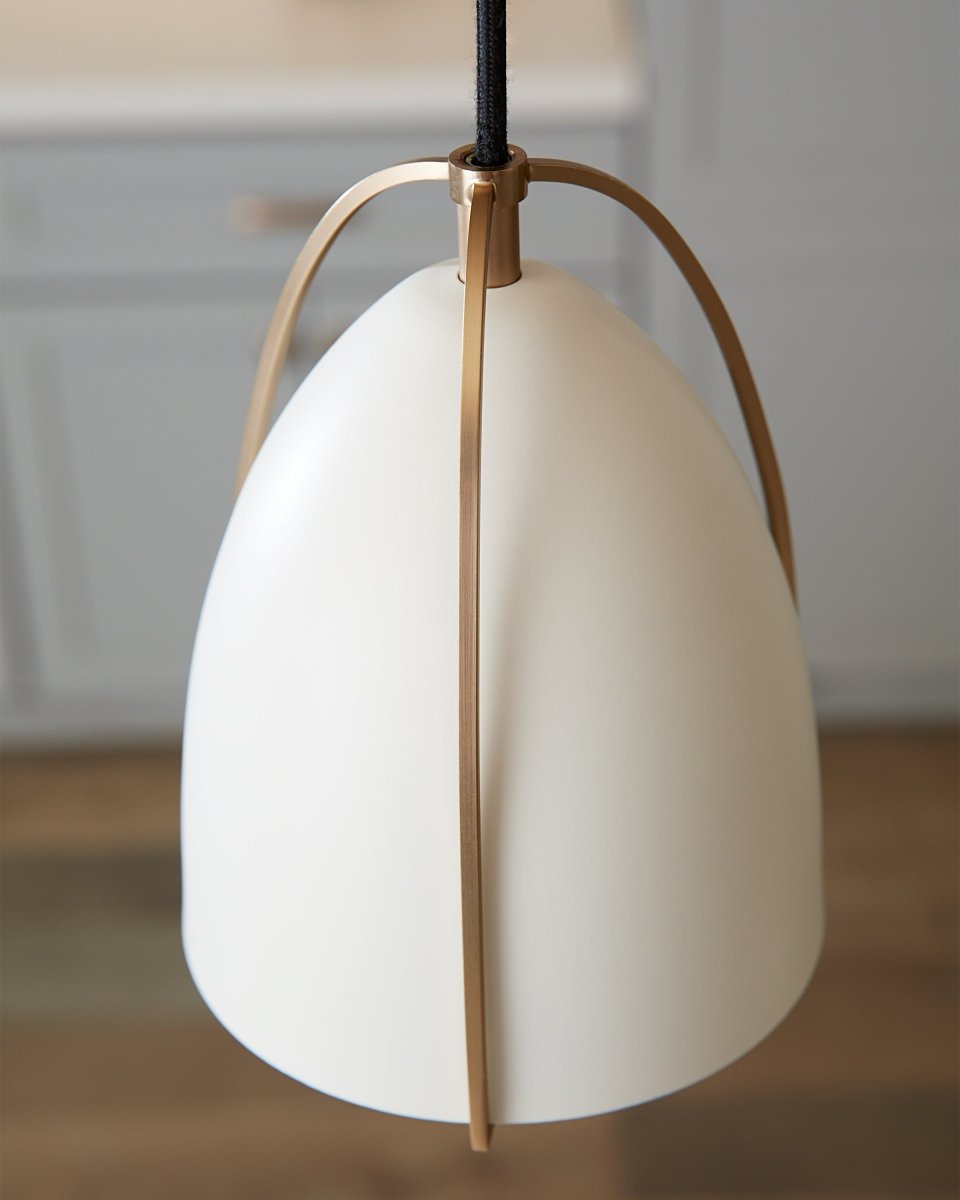 Suspension Norman S - Laiton satiné Blanc mat Ampoules non incluses by Visual Comfort Studio | Luminaires & cie