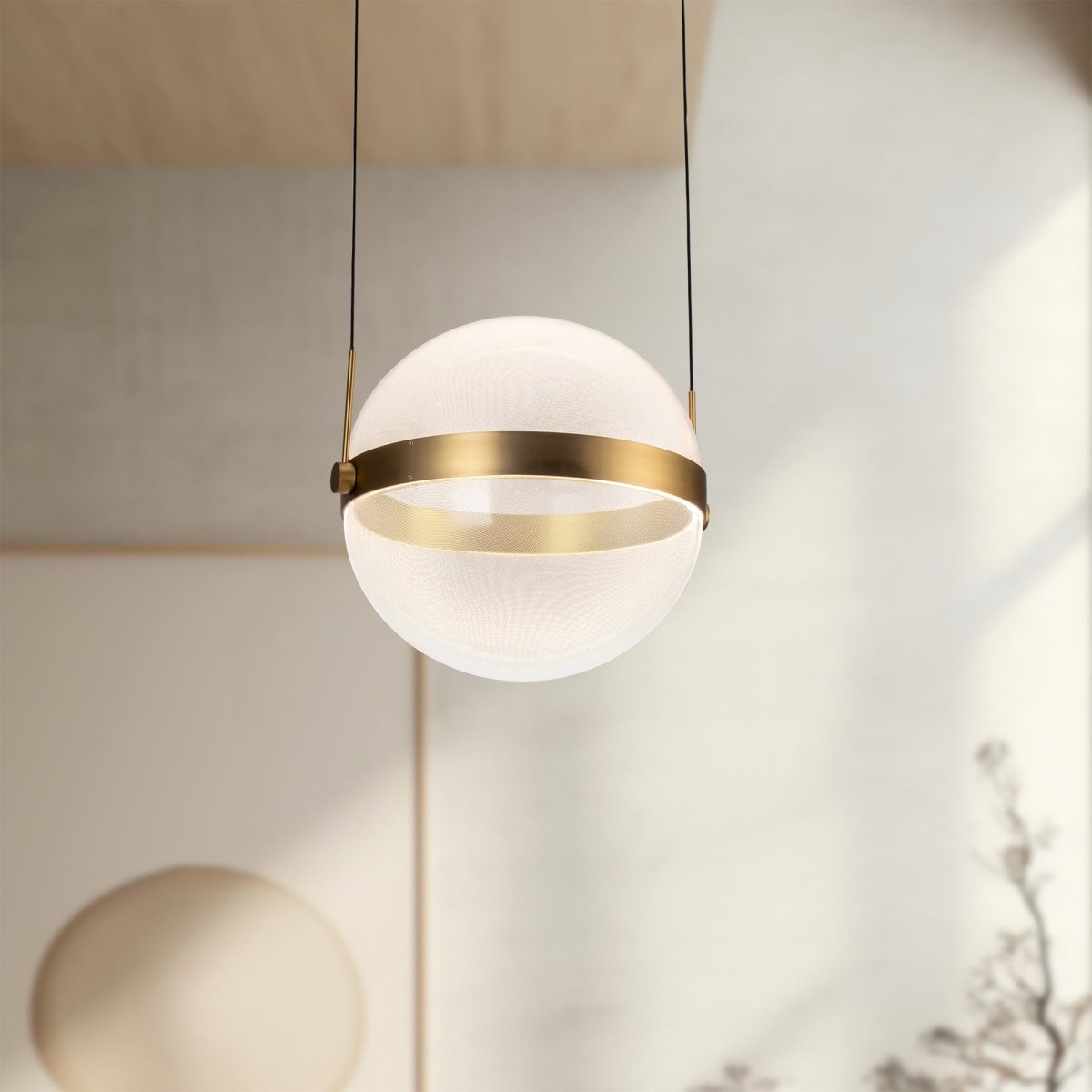 Suspension Pisces - Guide en or / lumière brossé by Kuzco Lighting | Luminaires & cie