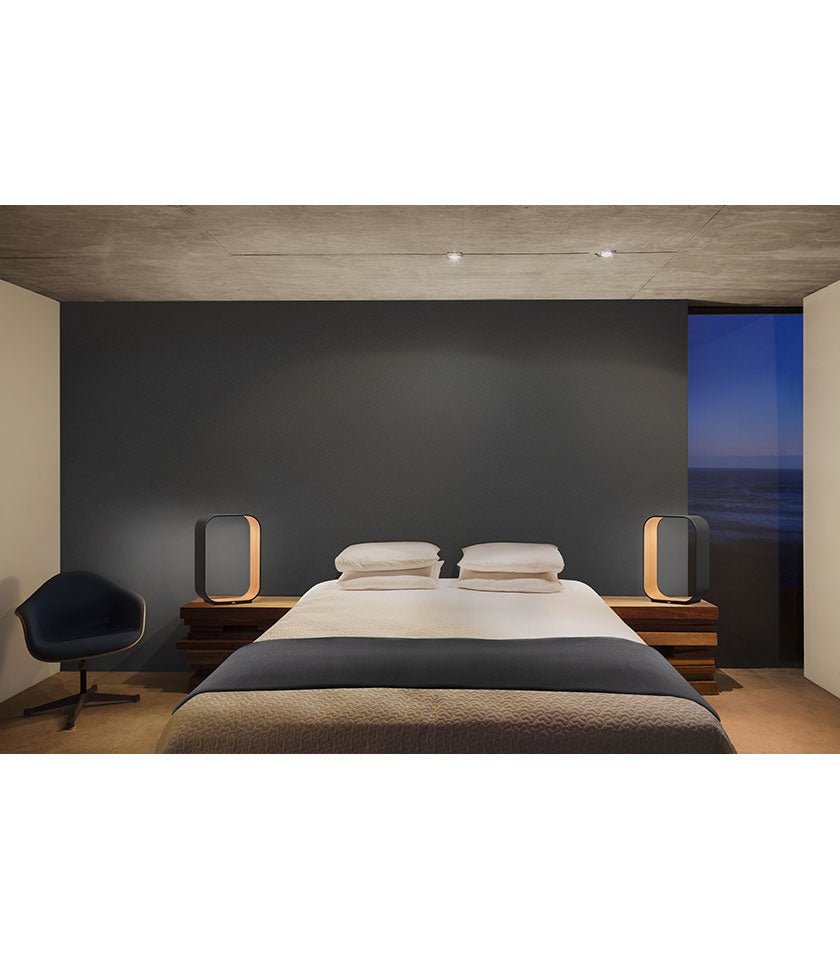 Lampe de table Contour - Graphite / Noyer 17.5 pouces by Pablo Designs | Luminaires & cie