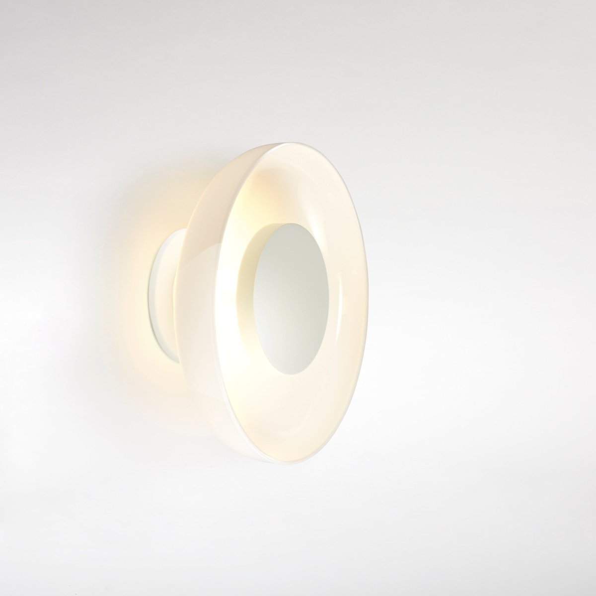 Murale Aura - Blanc opale Aura Plus 10" by Marset | Luminaires & cie